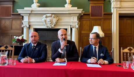 Samorządy trzech województw chcą rozwijać kolej. Sandomierz ma zyskać nowe połączenia