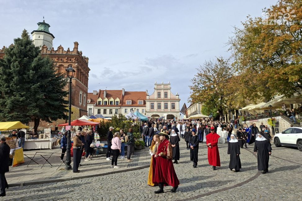 Historia ożyła na sandomierskiej Starówce. Za nami XII edycja Żywych Witryn i Obrazów Historii