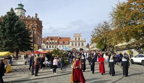 Historia ożyła na sandomierskiej Starówce. Za nami XII edycja Żywych Witryn i Obrazów Historii