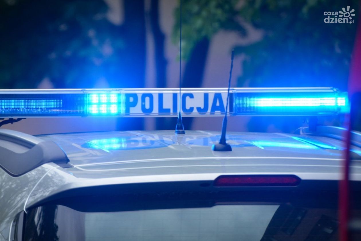 Odebrał prawo jazdy i jeszcze tego samego dnia je stracił. 51-latek uciekał motocyklem przed policją