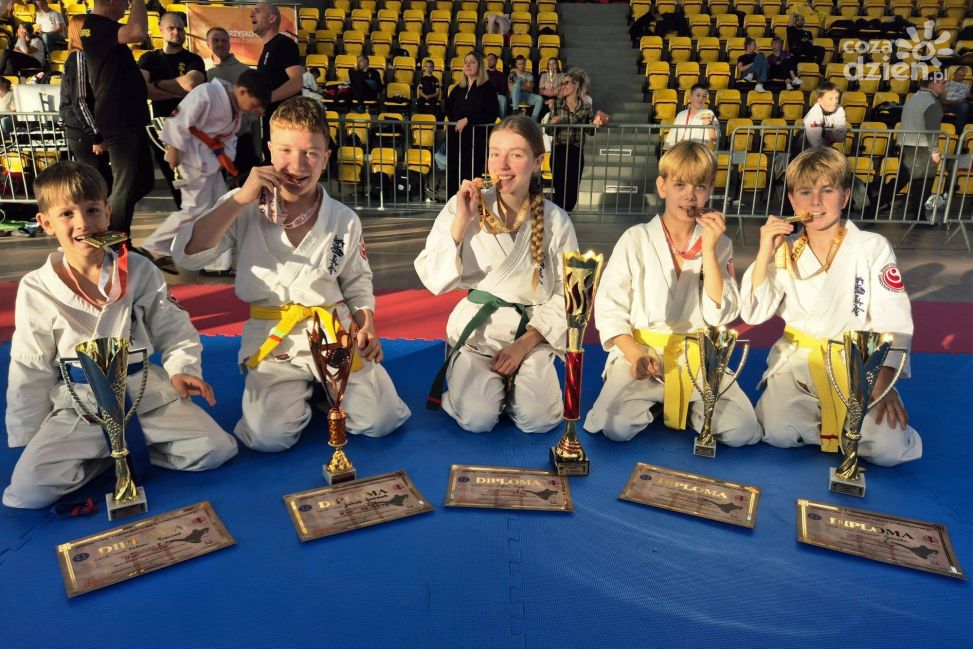 Trzy złote i dwa brązowe medale. Sukces sandomierskich karateków na Mesko Cup 2026