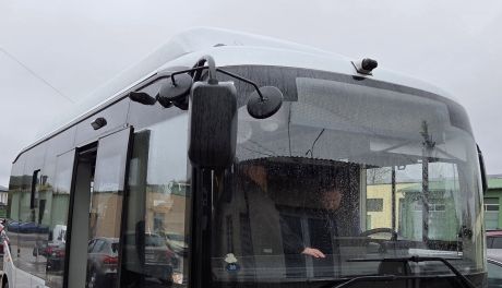 Elektryczny autobus Yutong E7S na ulicach Sandomierza. Będzie testowany na dwóch liniach