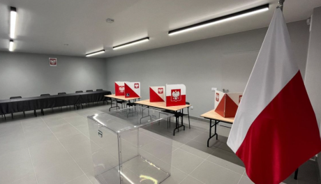 Dwukadencyjność w samorządach zostaje. Sejm odrzucił projekt jej zniesienia. Co to oznacza dla powiatu sandomierskiego?