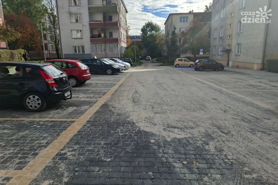Parking przy ulicy Słowackiego w Sandomierzu oddany do użytku. Powstało około 30 miejsc