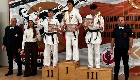 Filip Gajda z Sandomierza ze srebrnym medalem międzynarodowego turnieju karate
