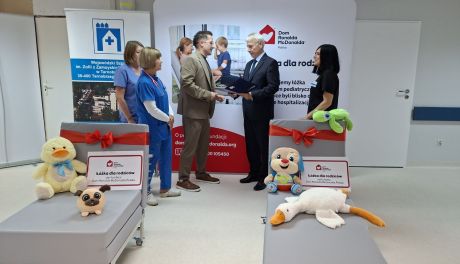Tarnobrzeski szpital otrzymał 11 rozkładanych łóżek dla rodziców małych pacjentów