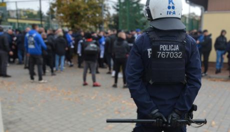 Mecz wysokiej rangi (niemal) bez zakłóceń. Służby mundurowe podsumowują mecz Siarka Tarnobrzeg - Lech Poznań