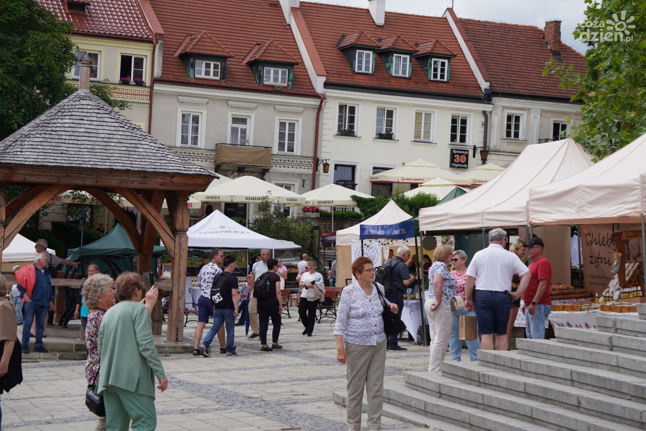 Sandomierski Festiwal Winasera rozpoczęty. Rynek Starego Miasta wypełniły smaki i aromaty